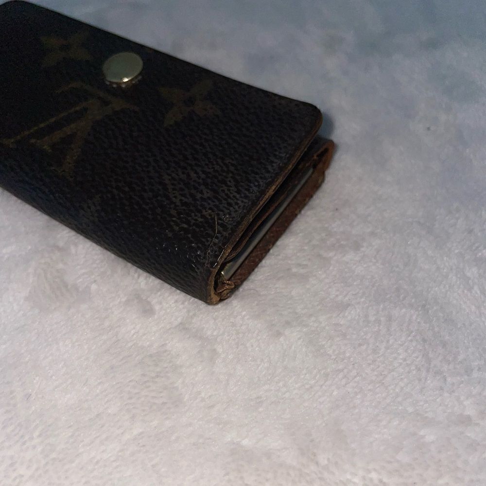 Authentic Louis Vuitton 4 Key Wallet - Picture 11 of 13